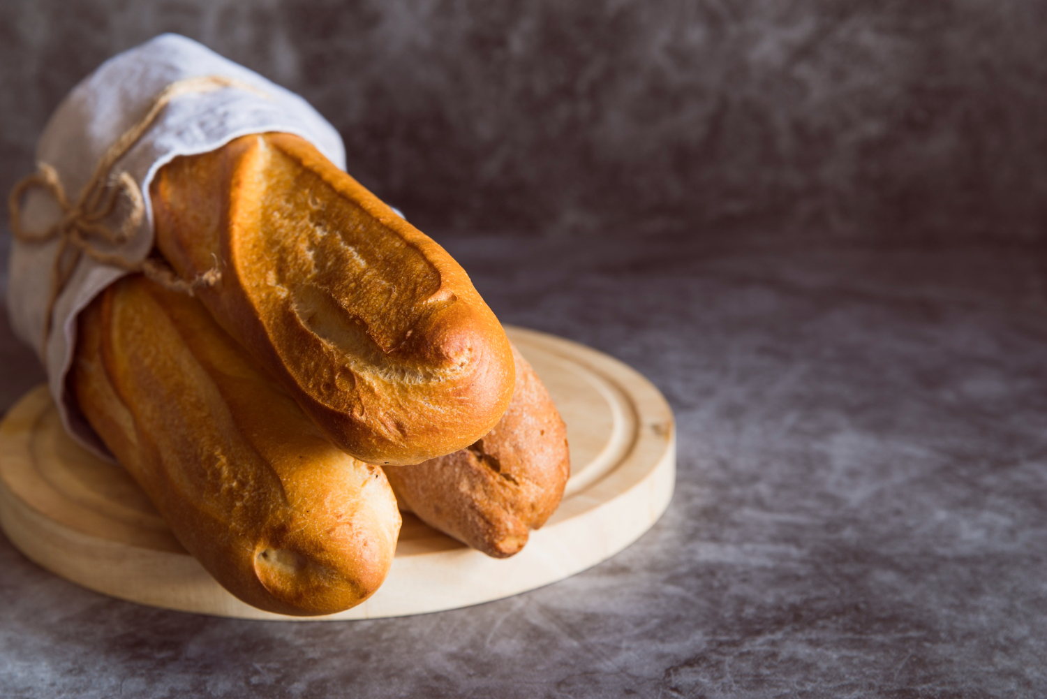 冷凍パンが乾燥してしまった場合は、以下のような方法で復活させることができます。
